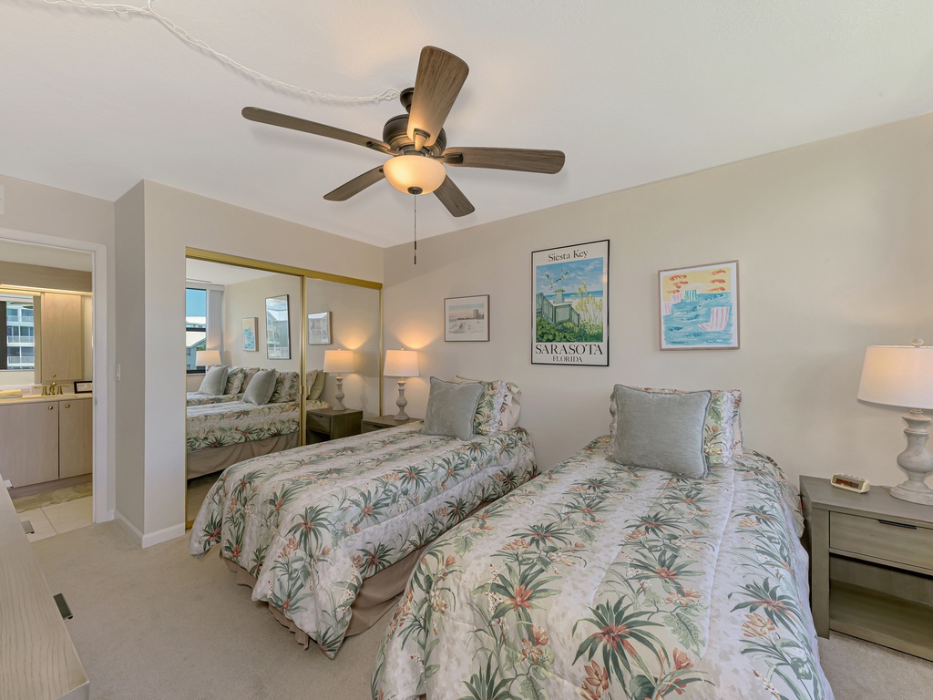 Second Bedroom, Two Twin beds