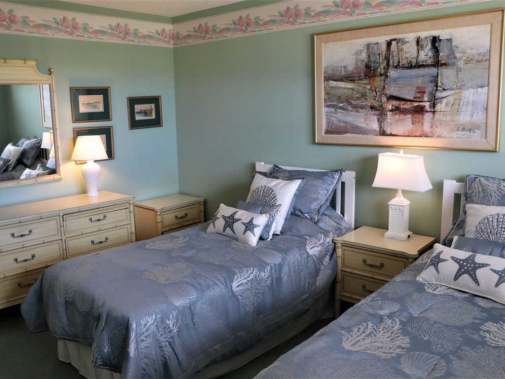 Second Bedroom, Two Twin beds