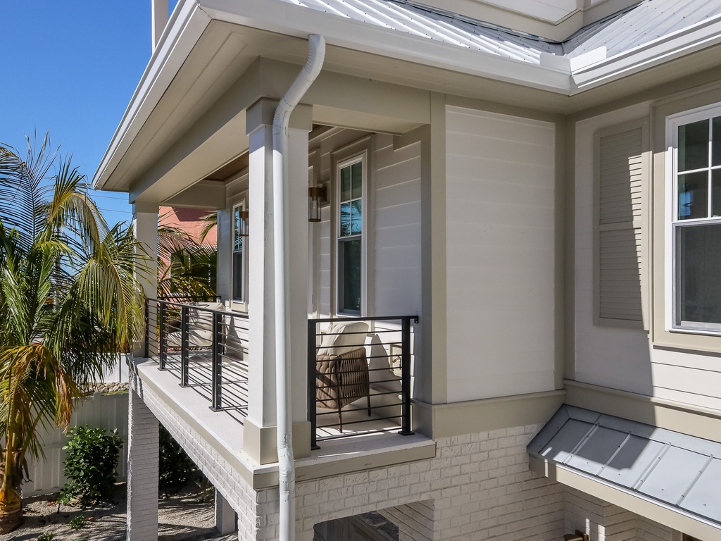 Balcony furnished for comfort