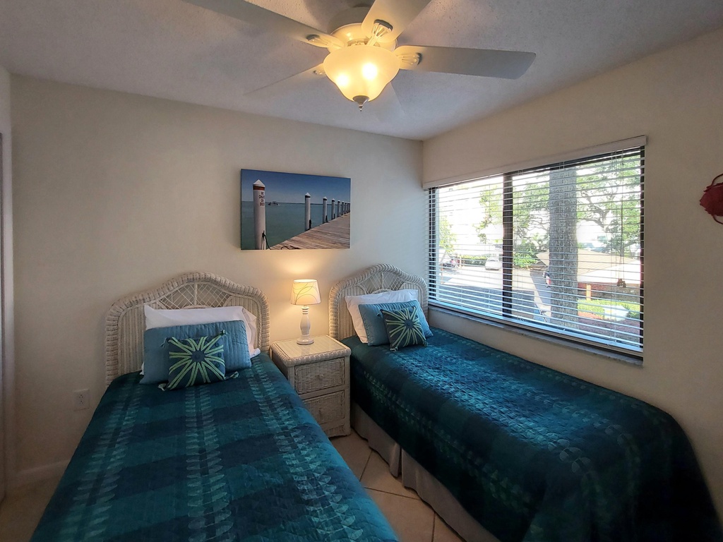 Midnight Cove II 128 Siesta Key Guest Bedroom 12-2022