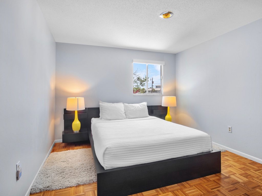 Second Bedroom, Queen