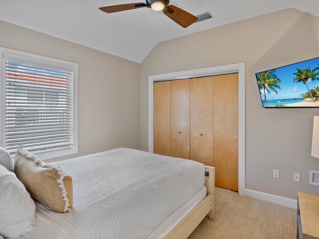 Third Bedroom, Queen