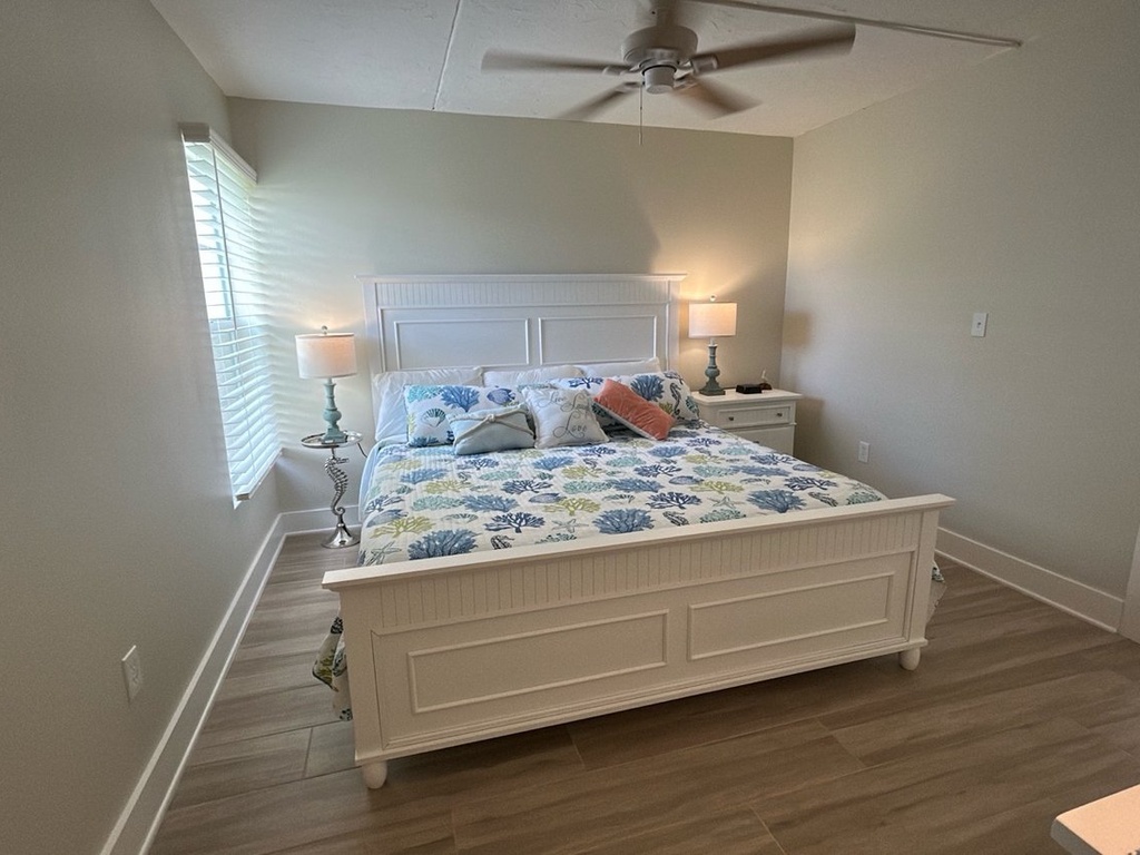 Master Bedroom, King bed