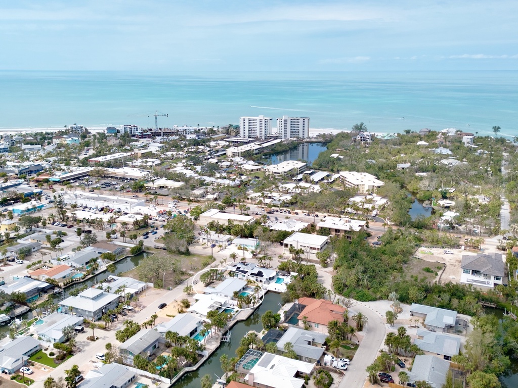 Perfect location near the shoreline