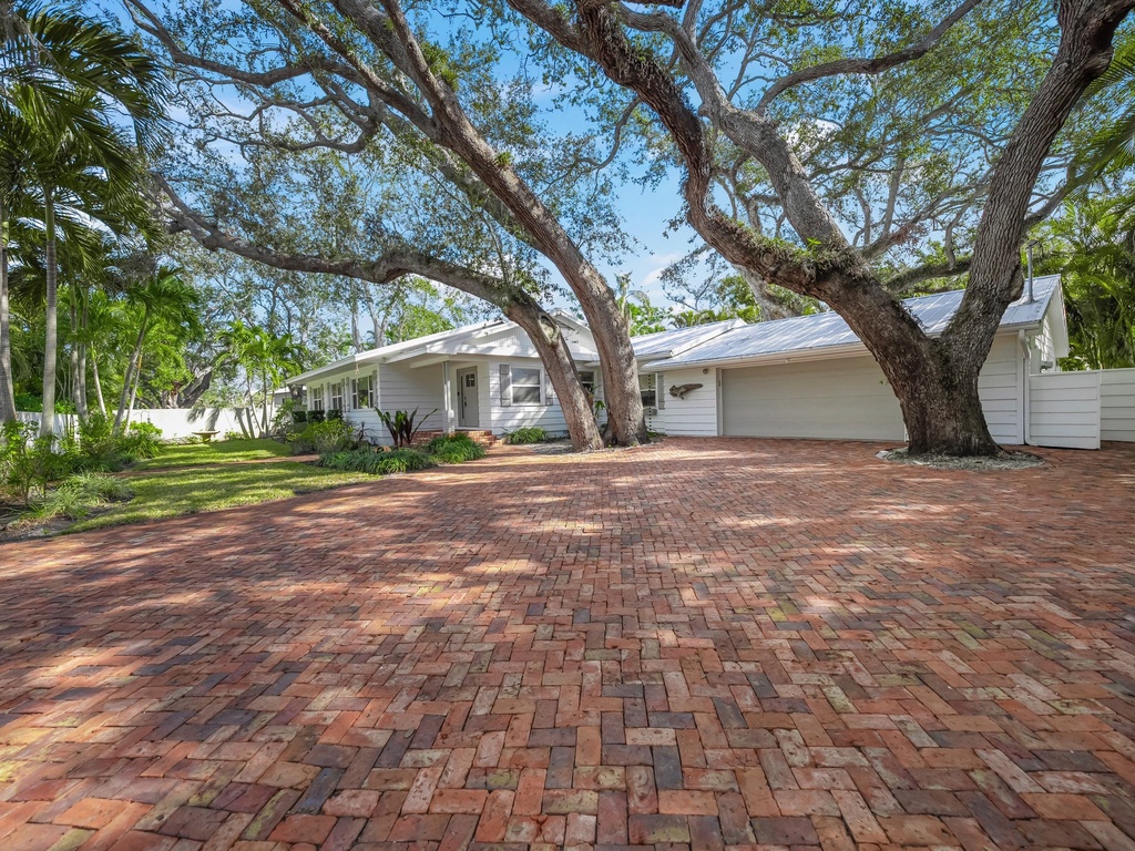 The Shaded Sanctuary - Siesta Key Luxury Rental Properties