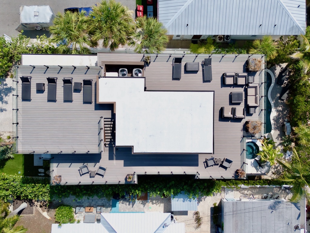 Rooftop Deck with Sun Loungers