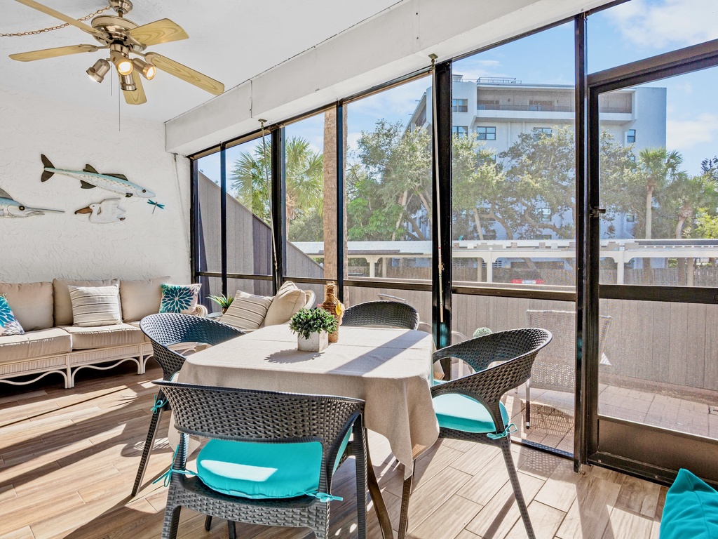 Screened-in Terrace, Dining