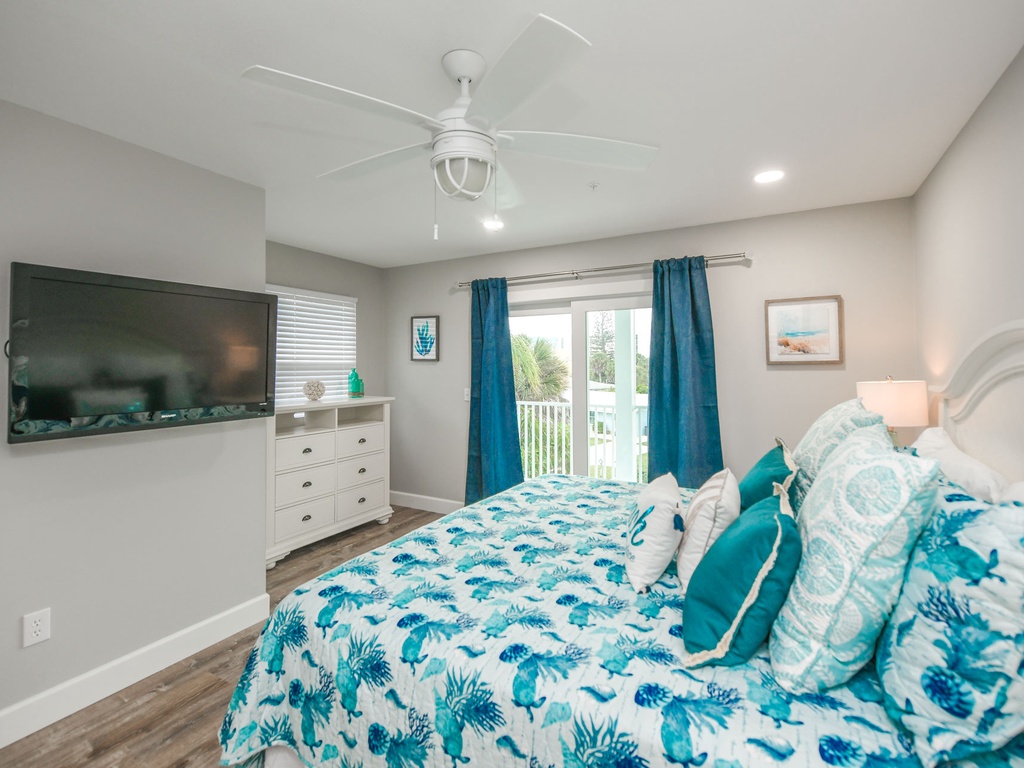 East Unit - Primary Bedroom - King
