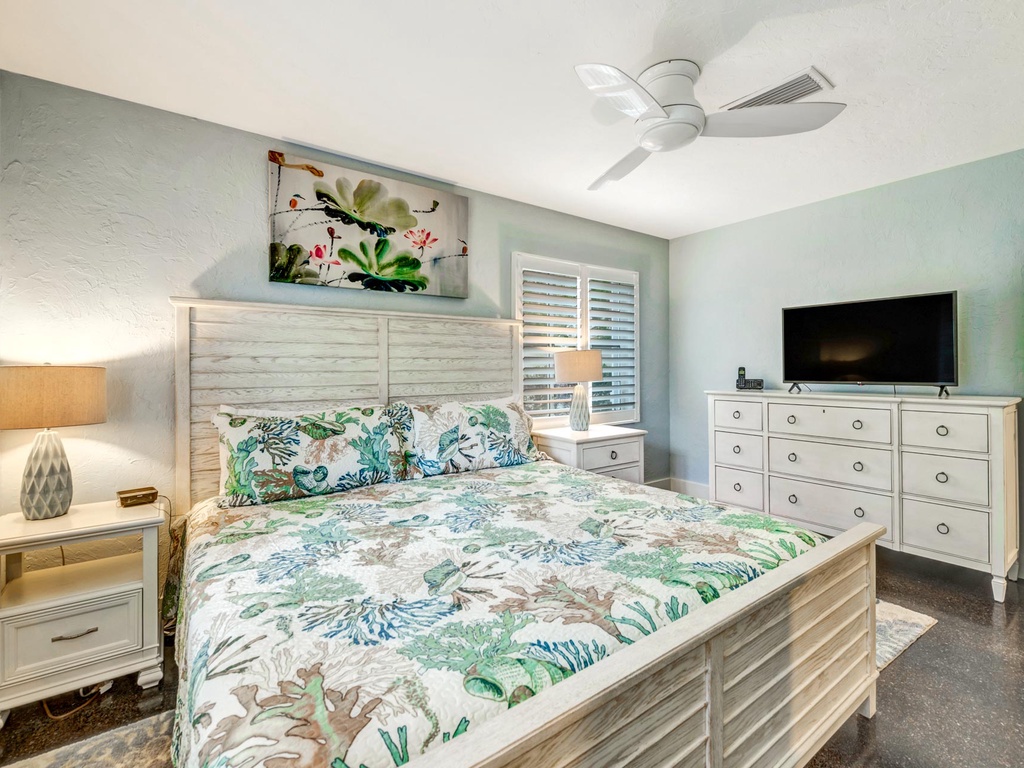 Second Bedroom, King bed