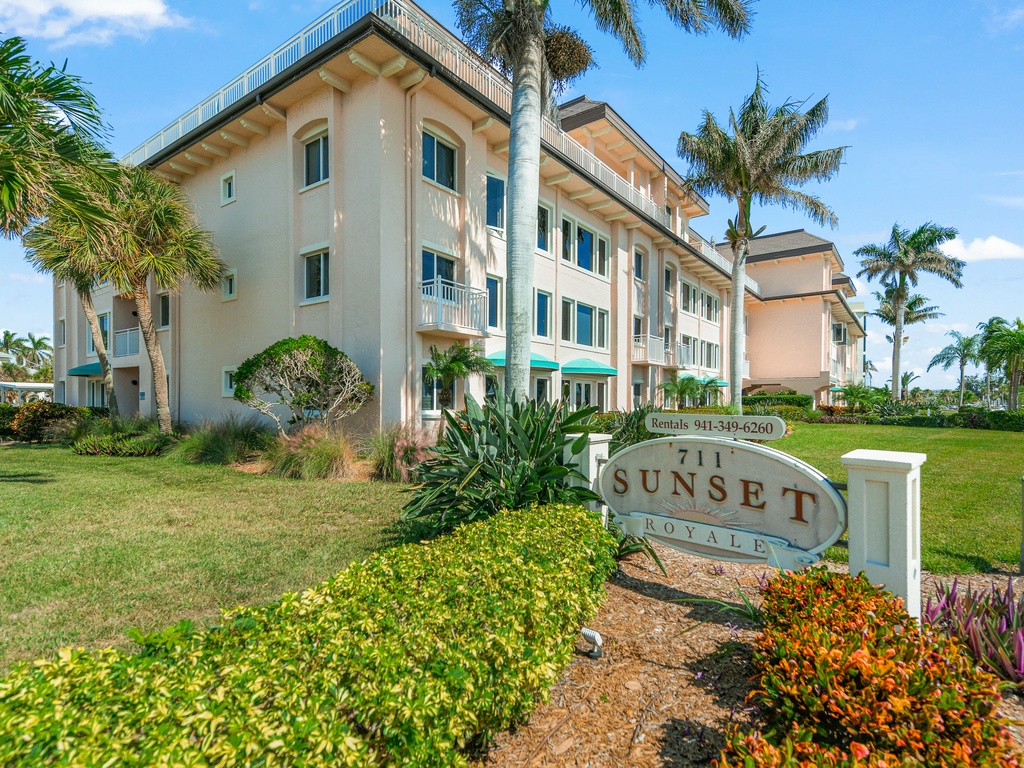 Sunset Royale - Tropical Sands Accommodations