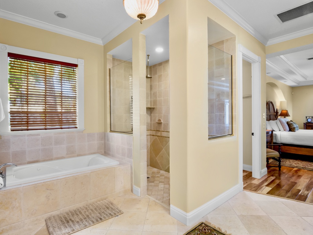 Primary Bedroom (1st floor), Ensuite Bathroom