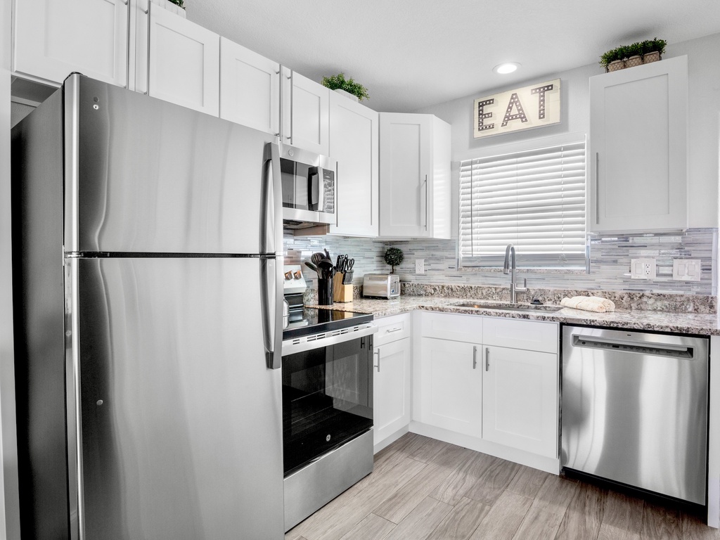 Fully Equipped Kitchen with Island