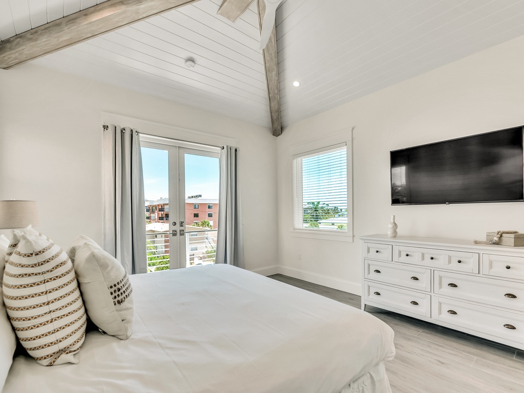Primary Bedroom, 3rd floor - King