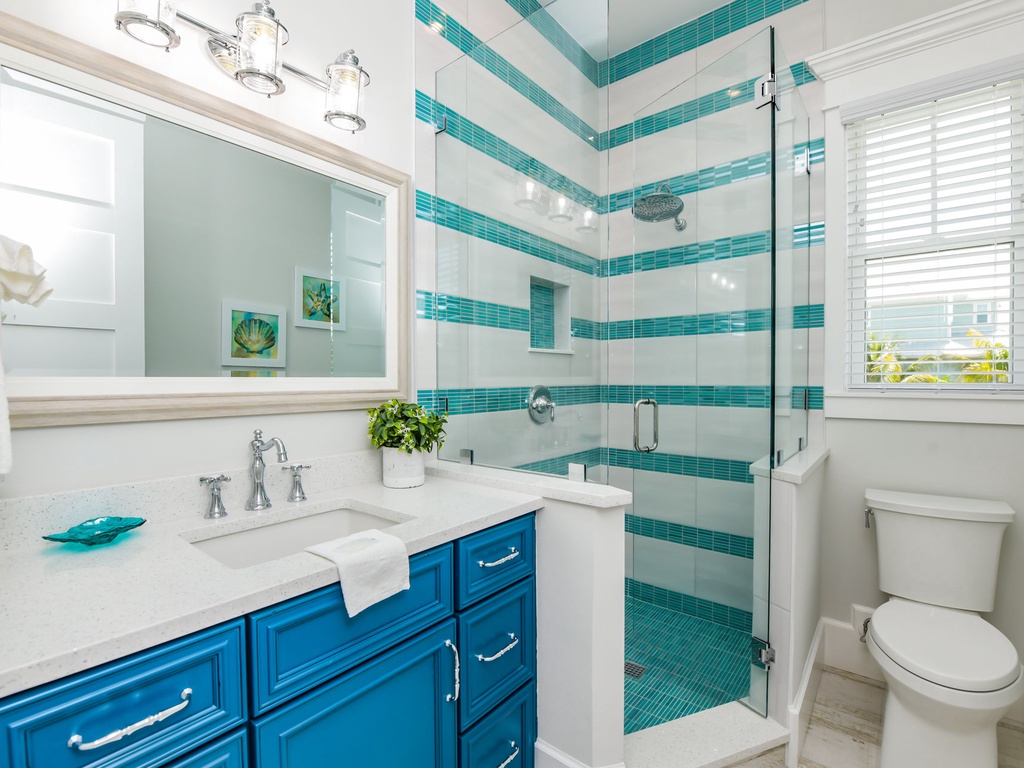 Fifth Bedroom (2nd floor), Ensuite Bathroom