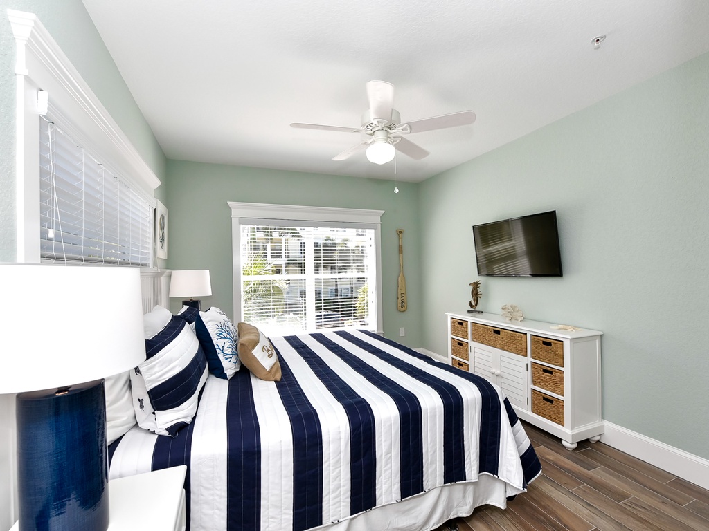 Third Bedroom, King bed