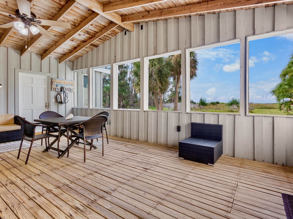 Screened-in Lanai