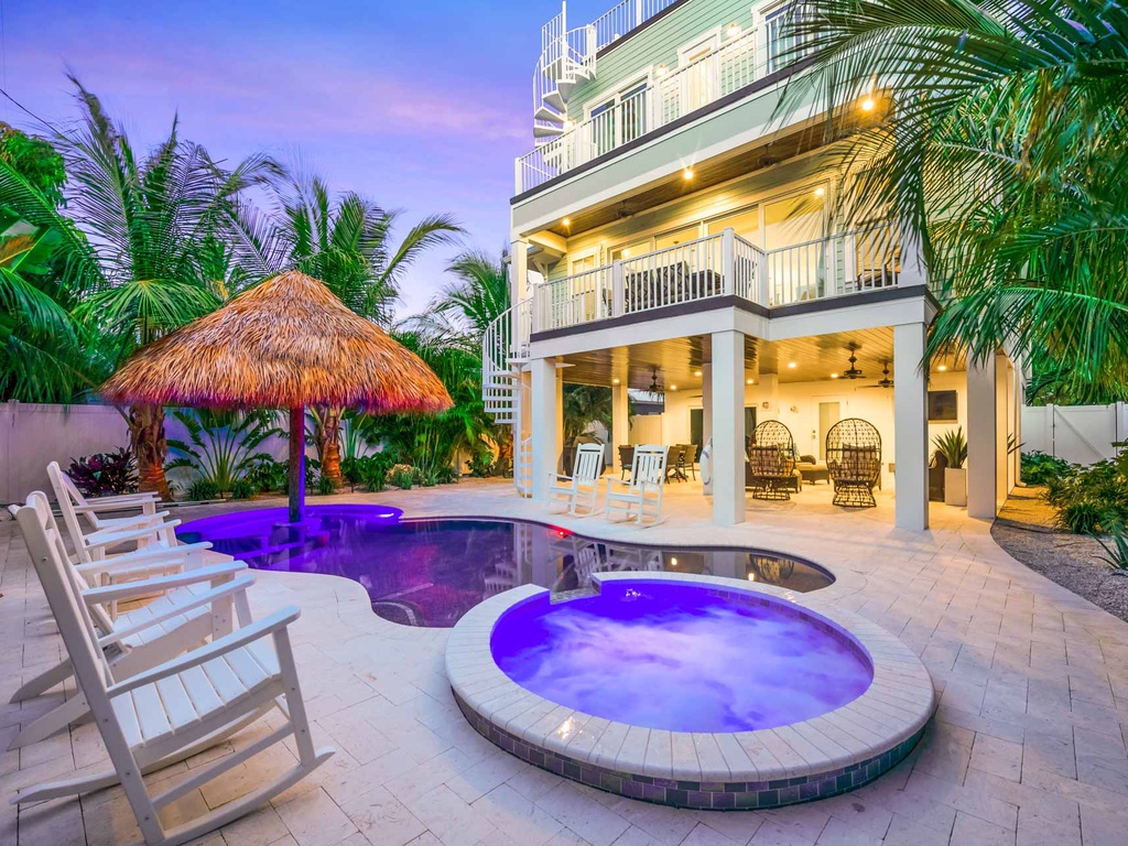 Pool and Outdoor Lounge