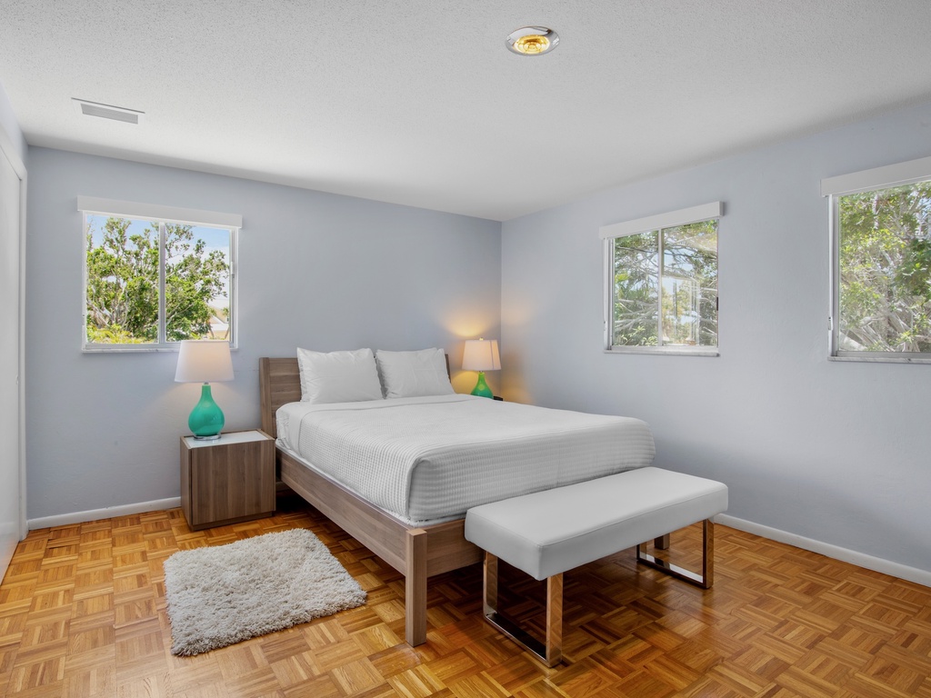 Primary Bedroom, Queen