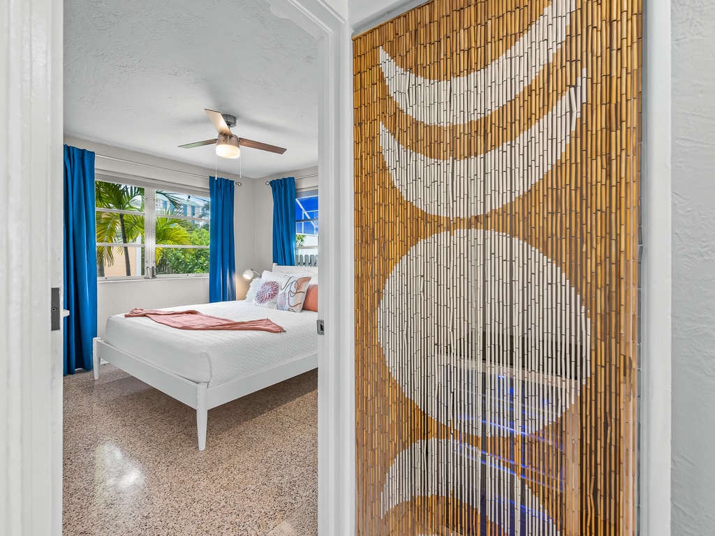 Fifth Bedroom (Second Cottage), King bed