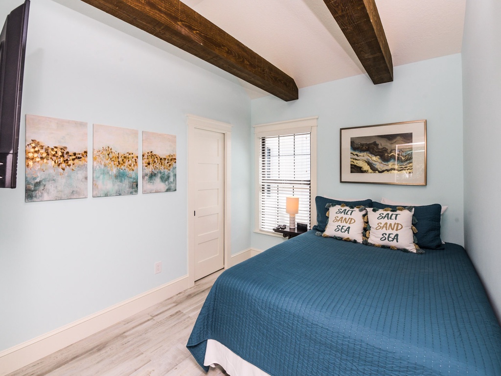 Second Bedroom - Queen