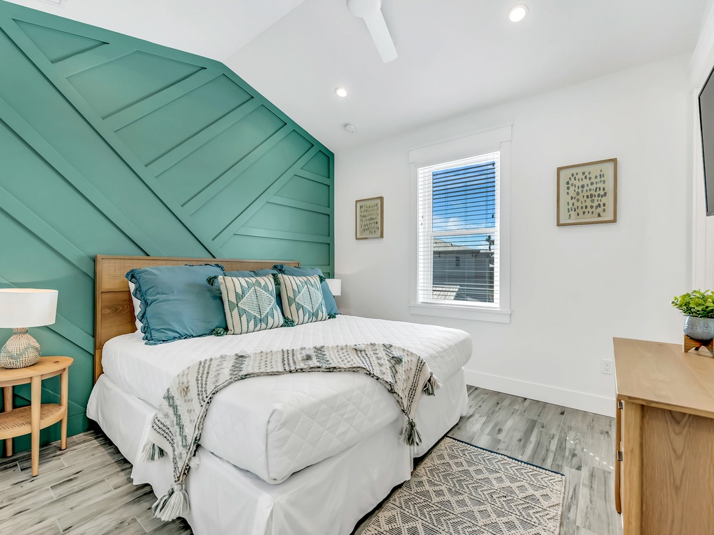 Additional Bedroom - King