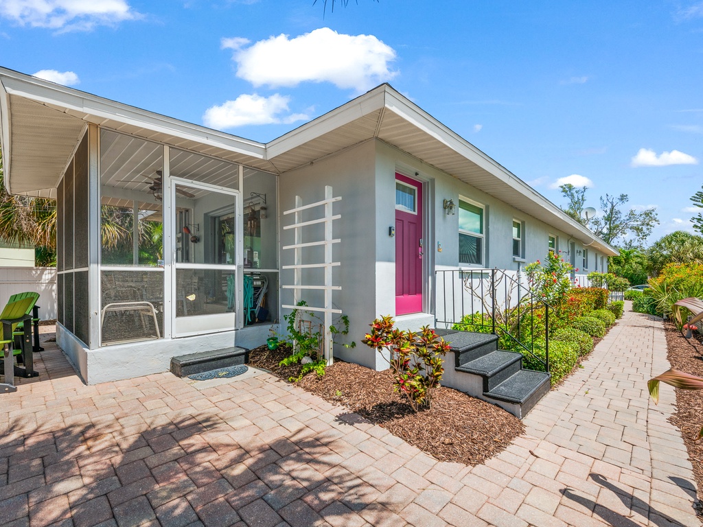 Off The Hook - By Tropical Sands Accommodations