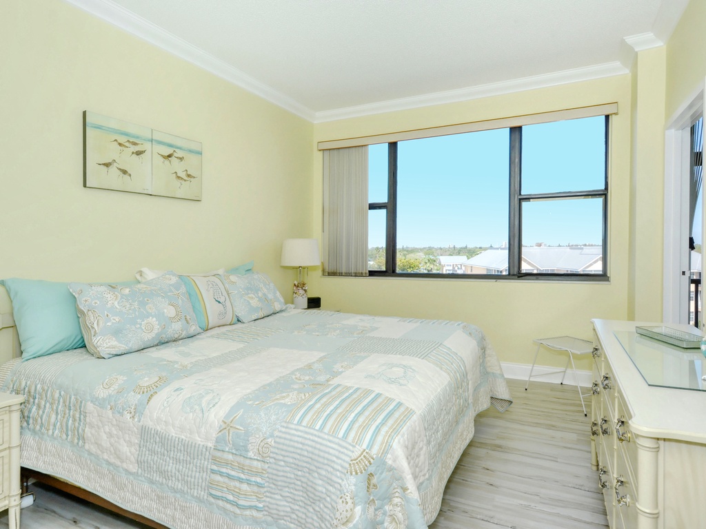 Second Bedroom, King