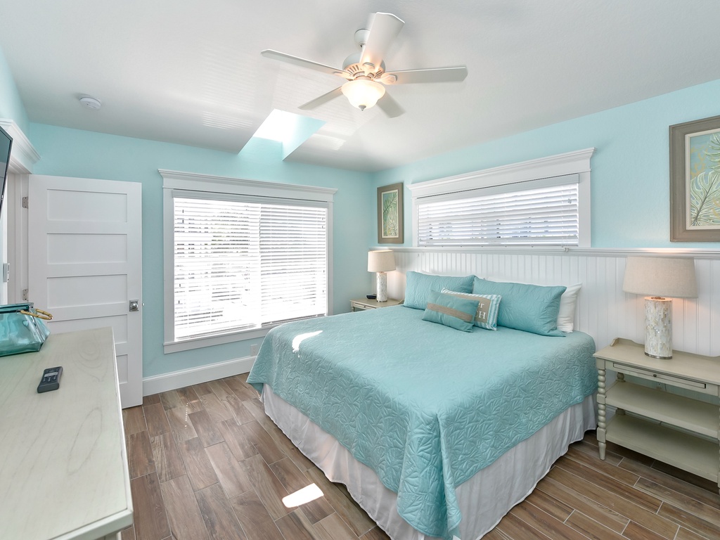 Seventh Bedroom, King Bed