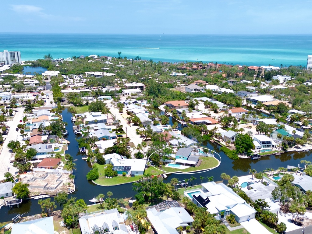 Leona Breeze by Tropical Sands Accommodations