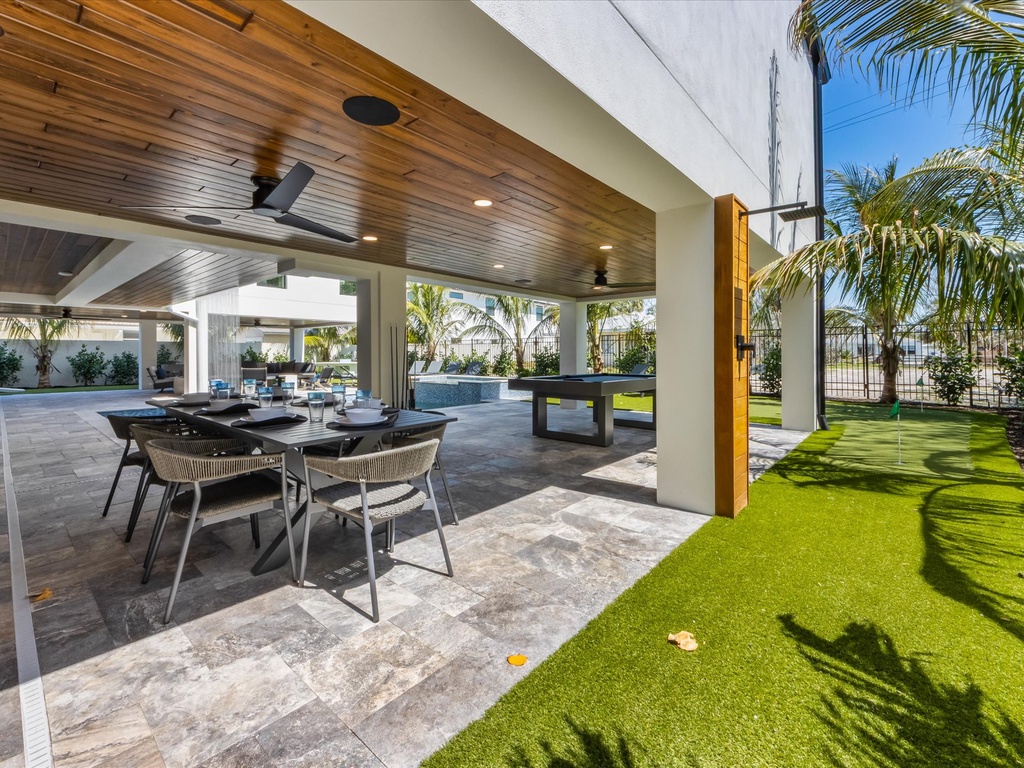 Outdoor Dining for Eight