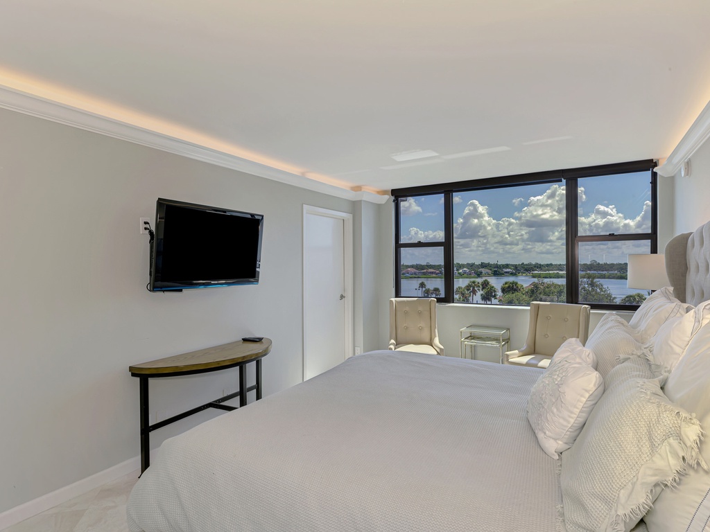 Primary Bedroom, King