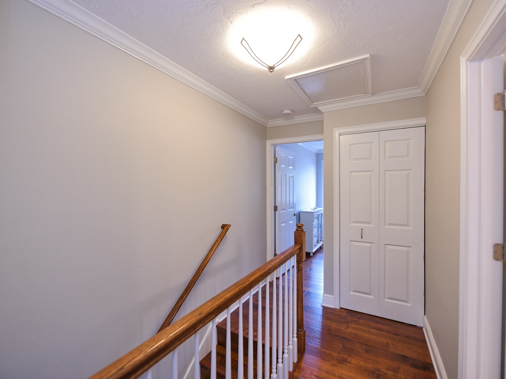 Hallway to the bedrooms