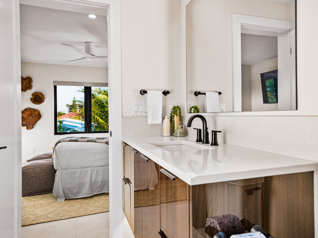 Third Bedroom, King Bed