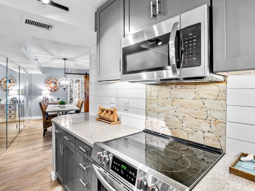 Harbor Towers Unit 515 by Tropical Sands Accommodations