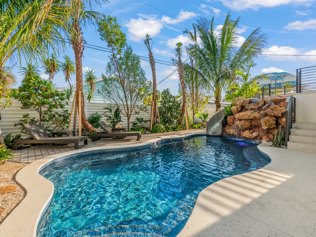 Knot A Basic Beach House