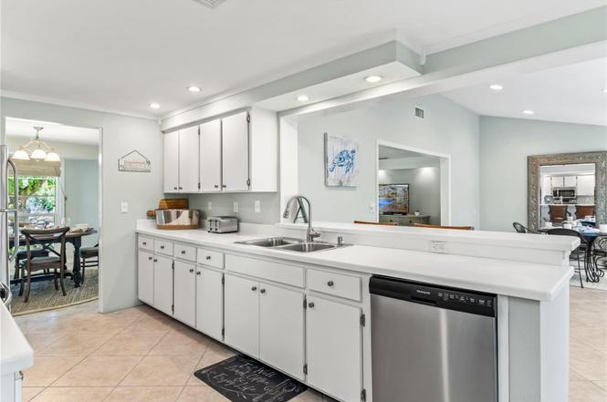 Fully equipped modern kitchen