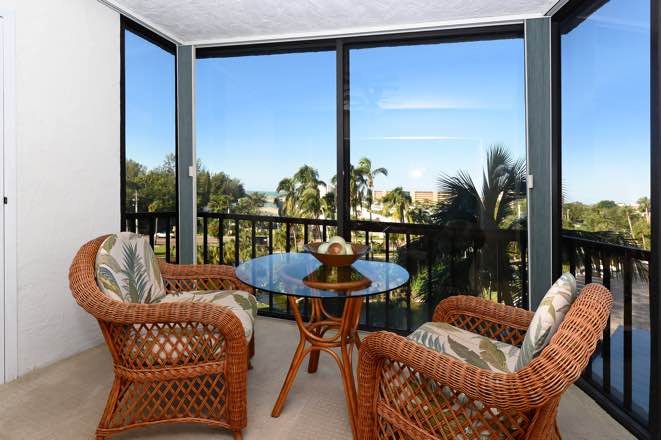 Screened-in terrace with Views