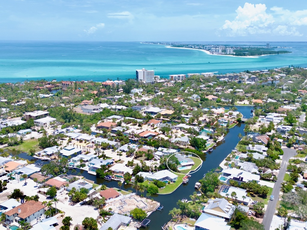 Leona Breeze by Tropical Sands Accommodations