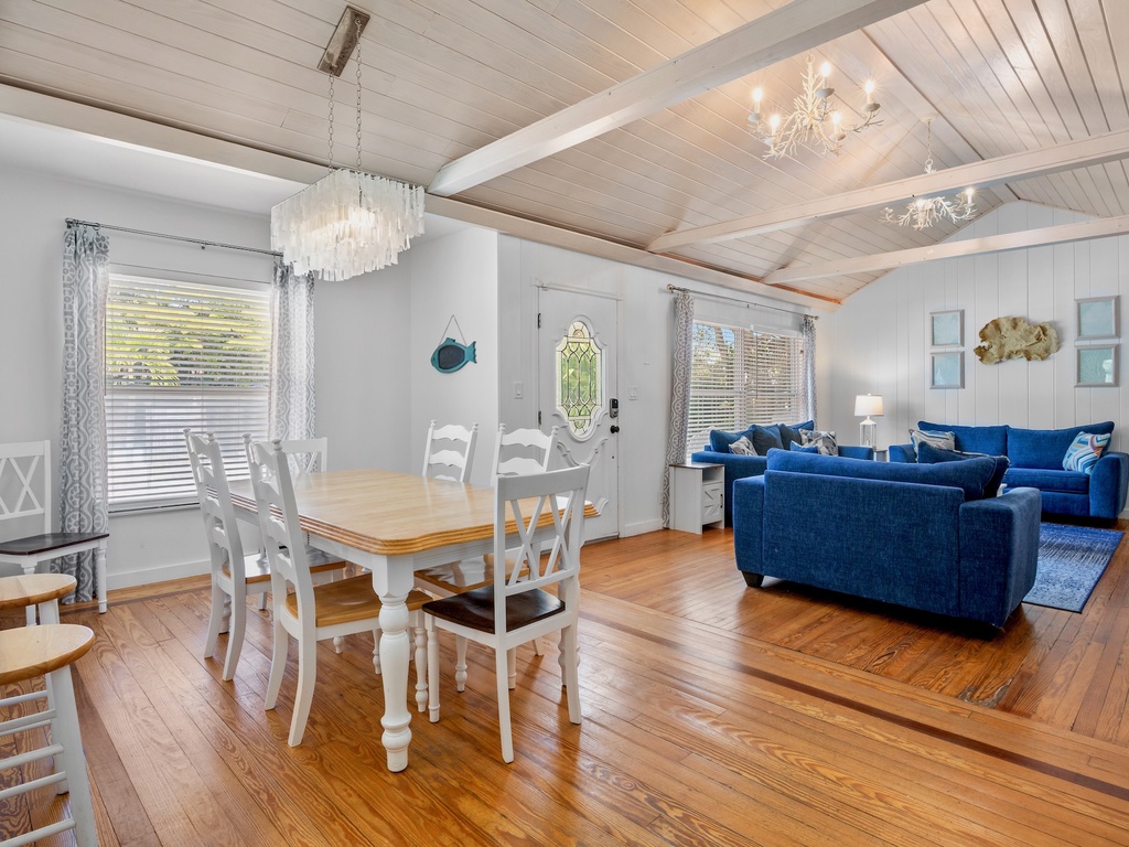 Dining Space for Group Gatherings