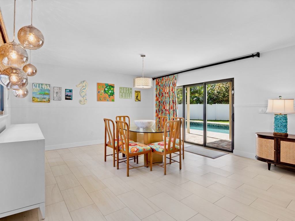 Primary Dining Space for Group Gatherings