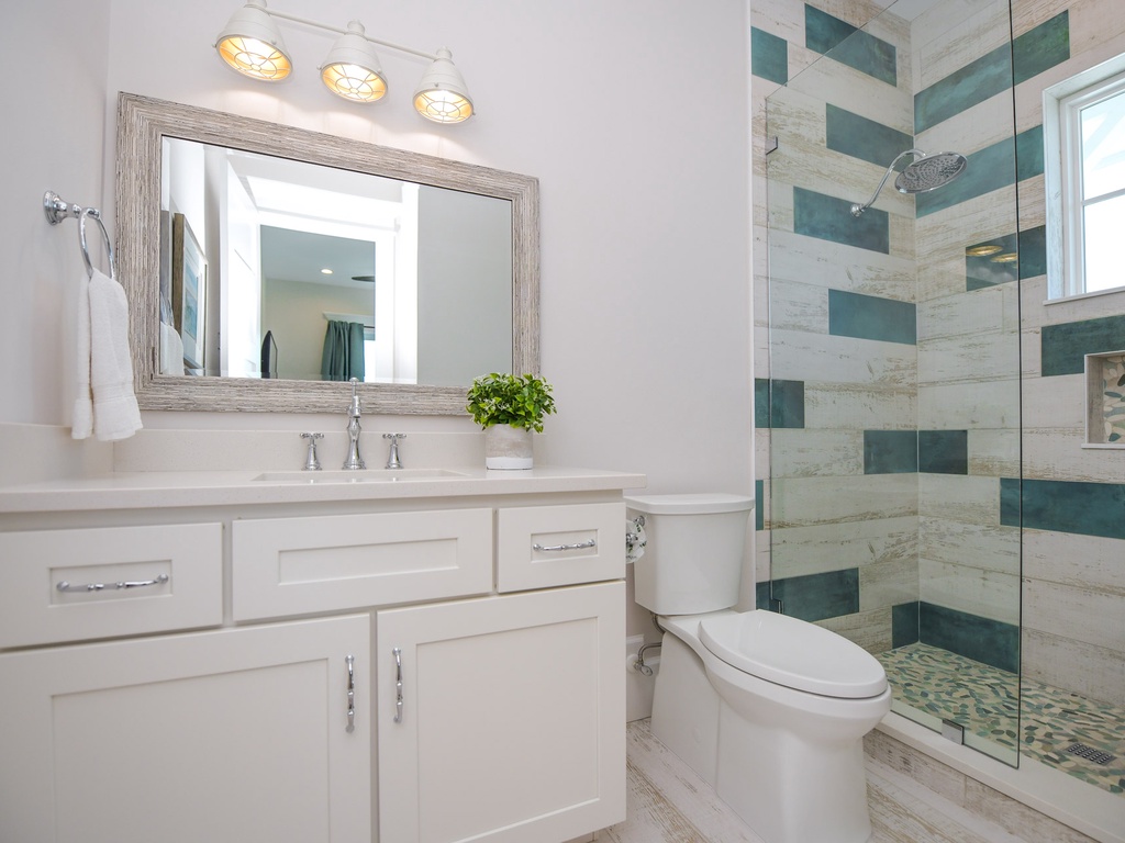 Second Bedroom (3rd floor), Ensuite Bathroom