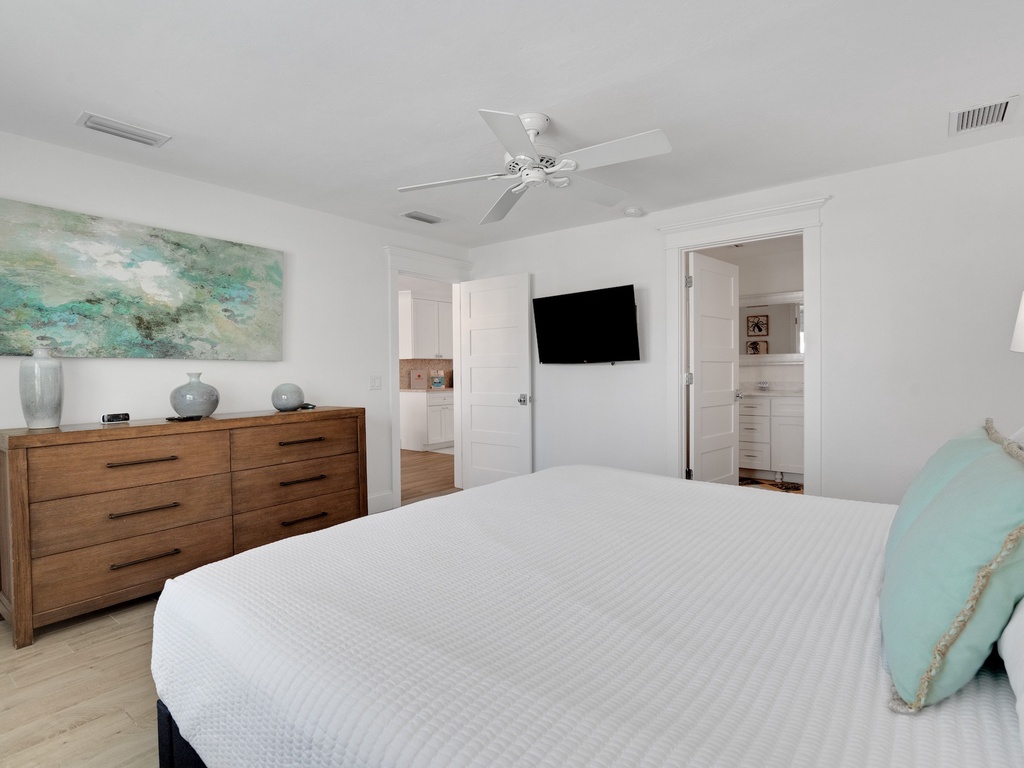 Second Bedroom, King