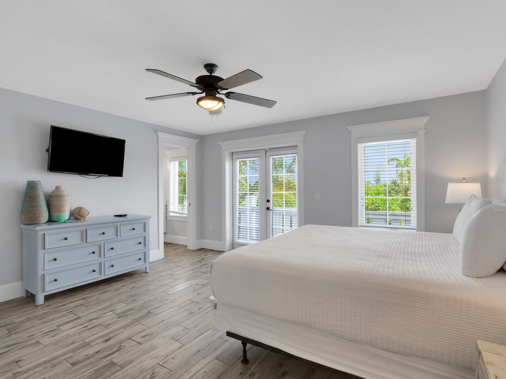 Second Bedroom, King