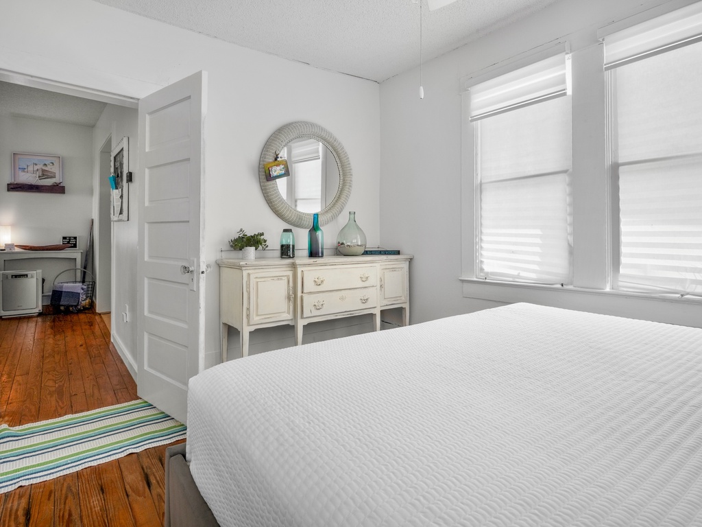 Second Bedroom - King