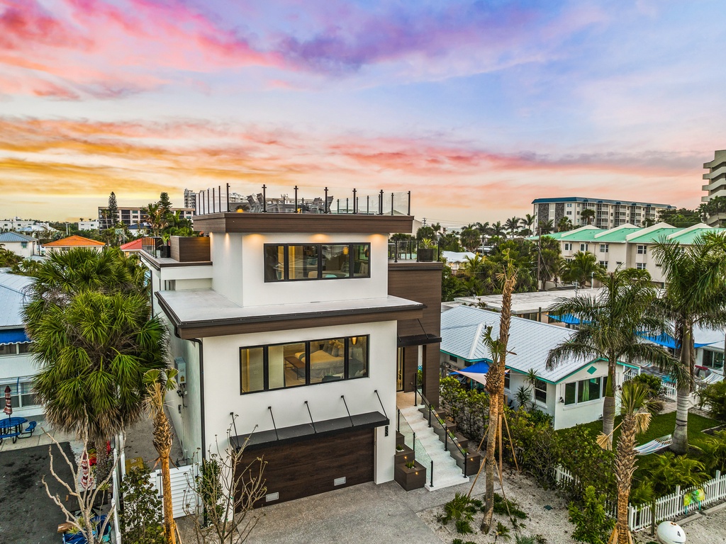 Knot A Basic Beach House - Lido Key Vacations