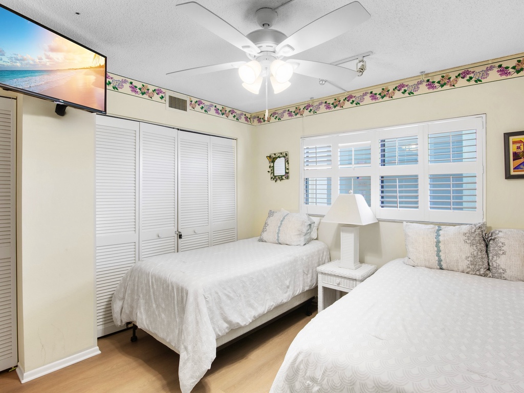 Second Bedroom, Two Twins