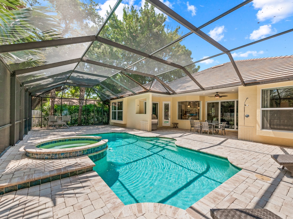 Outdoor Pool, Spa, Lounge, and Dining