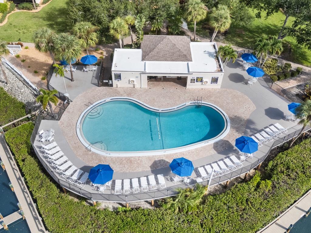 Midnight Cove II by Tropical Sands Accommodations Pool