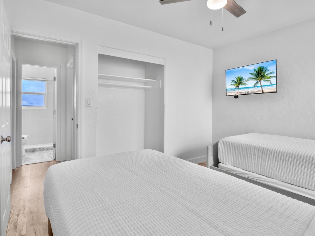 Second Bedroom, Two twin beds