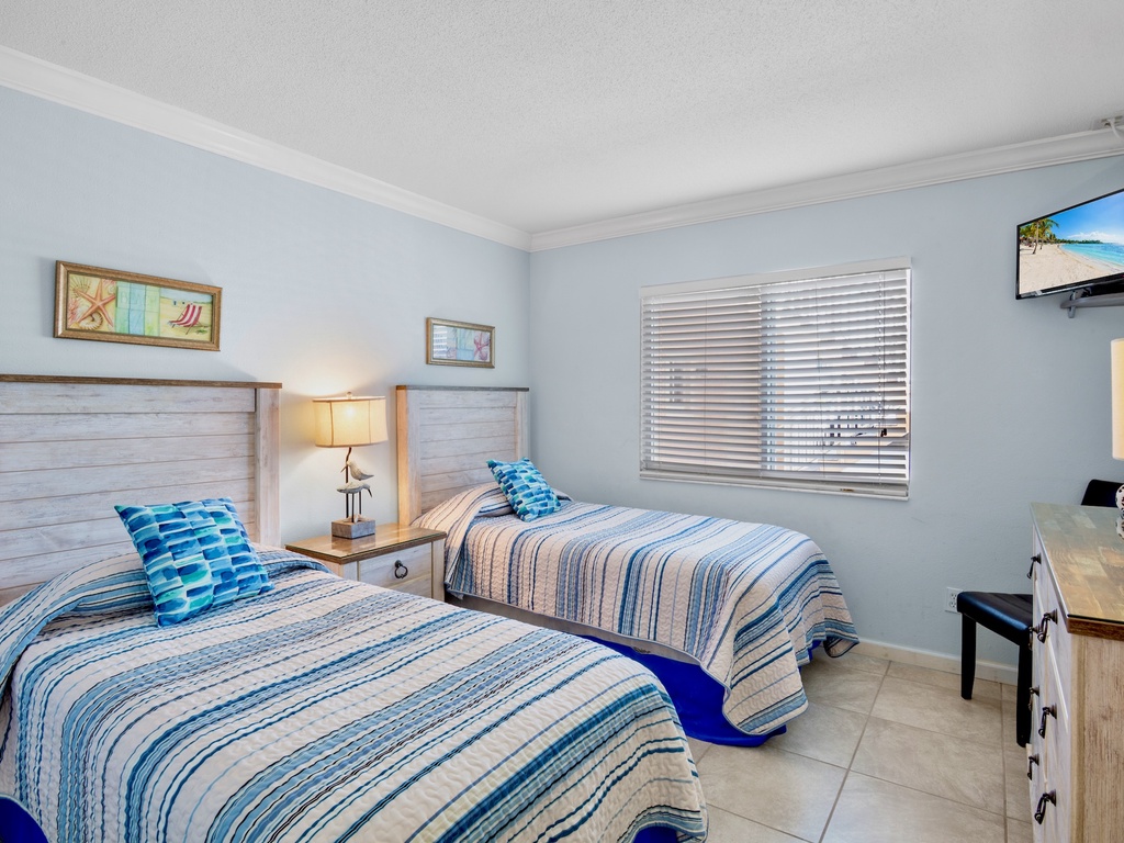 Guest Bedroom, Two twin beds
